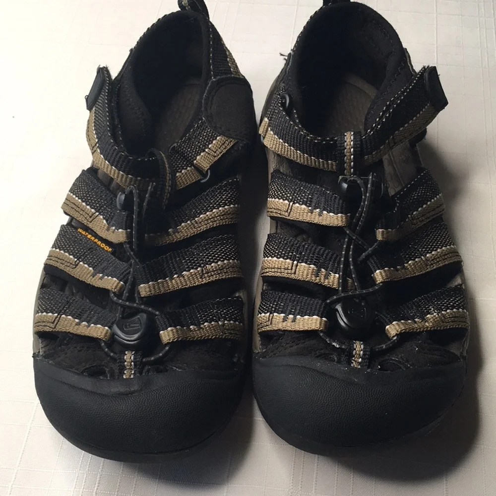 Keen Newport H2 waterproof sandal Black and Tan